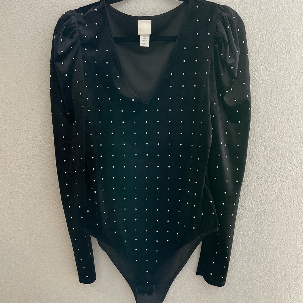H&M Puff Sleeve Velvet Rhinestone Bodysuit 🖤